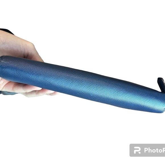 AUTHENTIC PRADA SAFFIANO LEATHER TRIANGLE LOGO ZIP WALLET - Picture 9 of 16